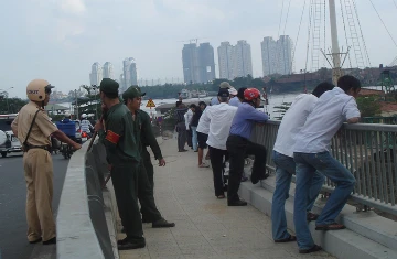 Tường thuật trực tiếp vụ lai dắt đốt hầm Thủ Thiêm từ Đồng Nai về Sài Gòn ảnh 6 Tường thuật trực tiếp vụ lai dắt đốt hầm Thủ Thiêm từ Đồng Nai về Sài Gòn ảnh 6