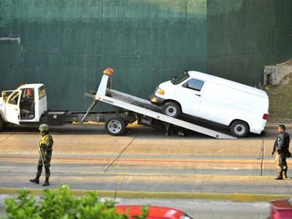 Thi thể bị bịt miệng chất đống ngoài đường ảnh 1