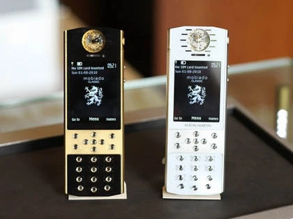 Bộ đôi điện thoại Mobiado Aston Martin One 77 giá khủng về TP.HCM ảnh 1