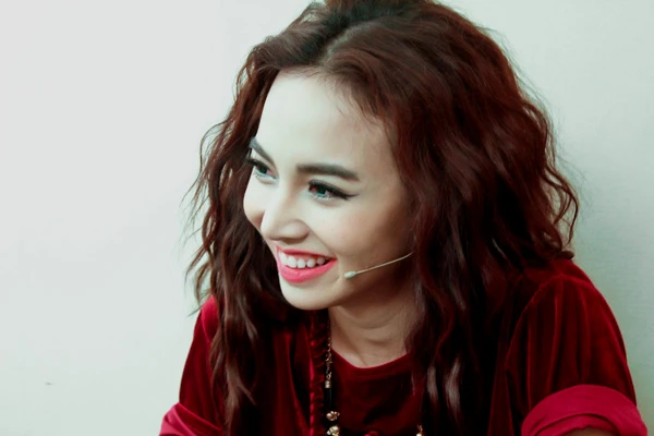 Đinh Ngọc Diệp giải nghệ người mẫu vì hết thời ảnh 1