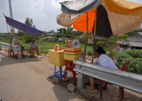 Nạn rải đinh xuất hiện trên cầu Cần Thơ ảnh 3