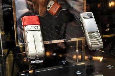 Vertu Ascent Ti thiết kế của xe đua. Ảnh: Eprice. Vertu Ascent Ti thiết kế của xe đua. Ảnh: Eprice.