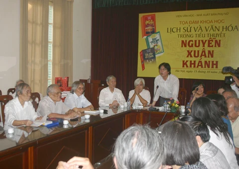 Nguyễn Xuân Khánh: Lịch sử chỉ là đinh treo cho văn chương ảnh 1