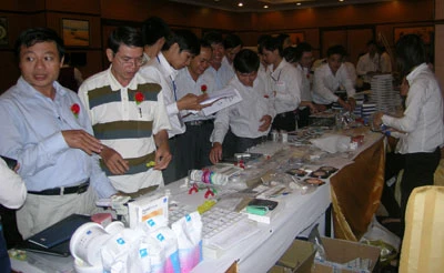 Bác sĩ viết sách về nha khoa ảnh 3