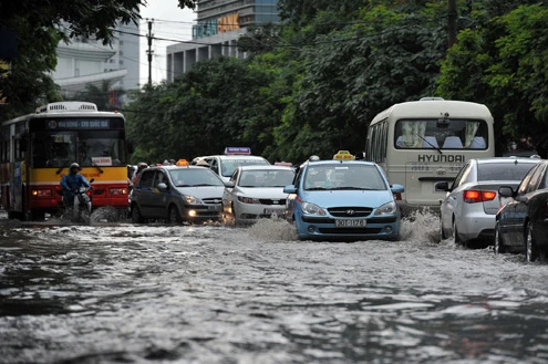 Hà Nội ngập trong cơn mưa lớn nhất từ đầu năm ảnh 1