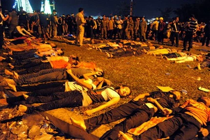 Cảnh giẫm đạp kinh hoàng ở Campuchia ảnh 7