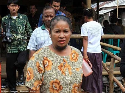 Bà mẹ hai con khoe chòm râu dê ảnh 4