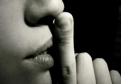 Uốn 3 tấc lưỡi để tránh 'vạ miệng' lỡ cuộc tình ảnh 1