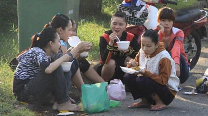 Không tăng lương: bóp bụng đi làm ảnh 1