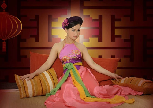 Em gái Cẩm Ly giúp trẻ nghèo học nghệ thuật ảnh 1