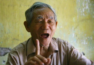 Vừa cắt tóc vừa viết sách văn chương ảnh 1