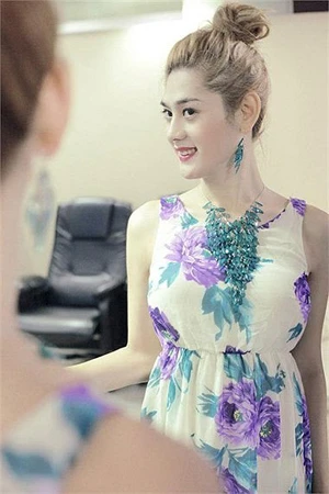 Lâm Chí Khanh tung ảnh xinh đẹp ở bệnh viện Thái Lan ảnh 2