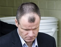 Canada đốt quân phục của đại tá hiếp dâm ảnh 1