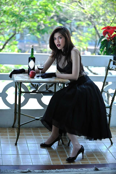 Thu Hằng nửa kín nửa hở ảnh 4