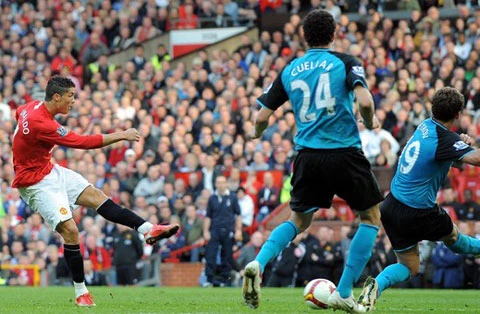 Chủ nhân Chiếc giày vàng mùa trước, Cristiano Ronaldo, lần đầu tiên lọt vào top 25 mùa này. Ảnh: Getty Images Chủ nhân Chiếc giày vàng mùa trước, Cristiano Ronaldo, lần đầu tiên lọt vào top 25 mùa này. Ảnh: Getty Images