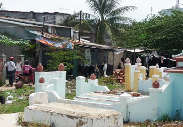 Xóm nghĩa địa ở Đà Nẵng ảnh 1