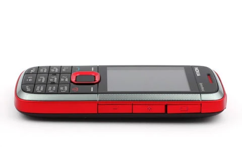 Bên cạnh phải của máy là phím tăng giảm âm lượng, khe cắm thẻ nhớ microSD. Bên cạnh phải của máy là phím tăng giảm âm lượng, khe cắm thẻ nhớ microSD.