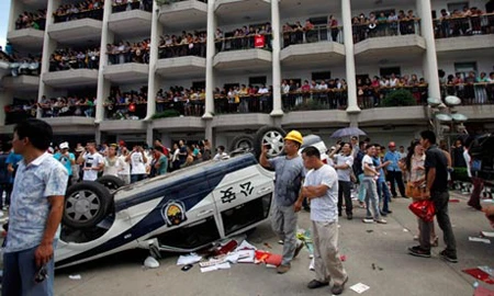 Trung Quốc phạt những người biểu tình quá khích ảnh 2