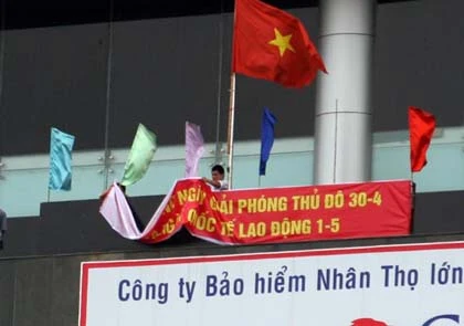 Sai sót trong pano chào mừng giải phóng miền Nam ảnh 3