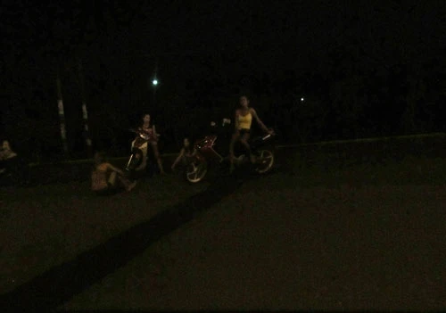 Nhộn nhịp “chợ tình” quanh làng Đại học ảnh 3