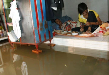 Triều cường dâng cao, bể bờ bao nhiều nơi ảnh 1