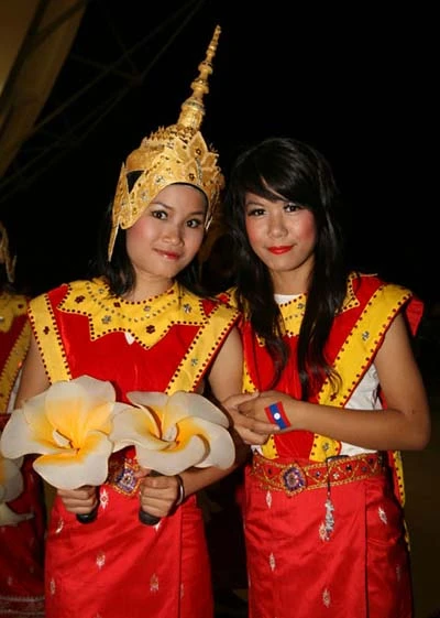 Khai mạc SEA Games 25 nhìn từ... phía "đằng sau" ảnh 8