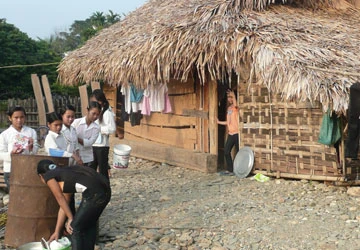 Ước mơ chưa thành của nữ sinh tộc người “ngủ ngồi” ảnh 2