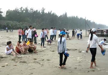 2 nữ sinh chết đuối khi tắm biển ảnh 1 2 nữ sinh chết đuối khi tắm biển ảnh 1