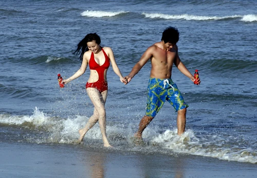 Vy Oanh khoe làn da trắng ngần ảnh 6