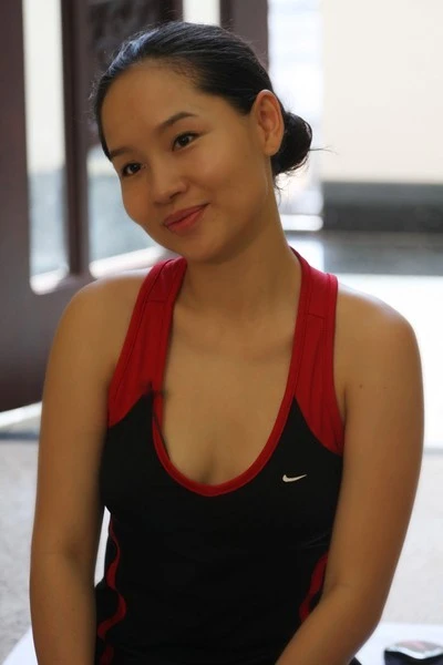 "Bây giờ tôi sống từ tốn hơn nhiều, sáng tác nhạc, vẽ tranh, nhận một hai show hát trong tuần, êm đềm quá phải không?" (Ảnh: Zing)