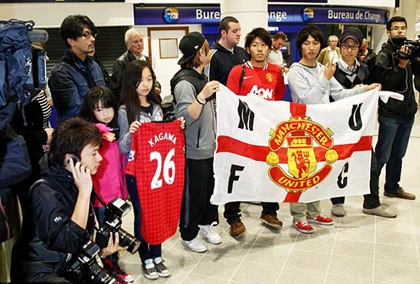 Mới đến M.U, Kagawa đã "làm thầy" Rio Ferdinand ảnh 2