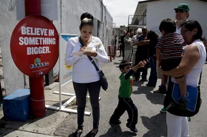 Người Mỹ "phát sốt" với giải xổ số 600 triệu USD ảnh 4