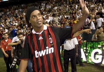 Trong 48 giờ tới, Ronaldinho sẽ chính thức là người của Gremio ảnh 1