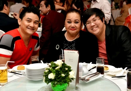 Hoài Linh mặc áo dài dự đám cưới Hồng Tơ ảnh 12