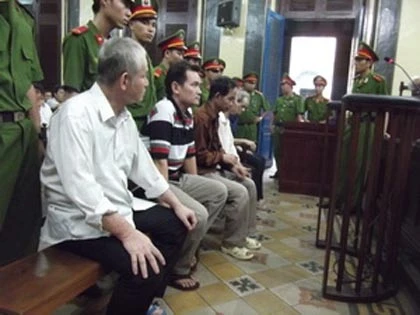 Án tử hình cho 3 đối tượng dùng súng cướp tiệm vàng ảnh 1