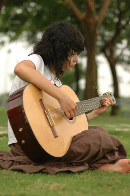 Thái Trinh - 17 tuổi chơi guitar và hát nhạc Lenka ảnh 2