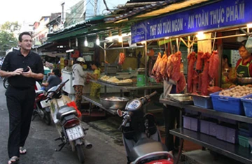 Tỉ phú Mỹ lang thang chợ Sài Gòn ảnh 1 Tỉ phú Mỹ lang thang chợ Sài Gòn ảnh 1