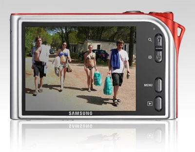 Những máy ảnh du lịch màn hình cực “bự” ảnh 3