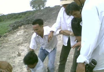 Hai nhà báo Pháp Luật TP.HCM bị hành hung tại Long An ảnh 1