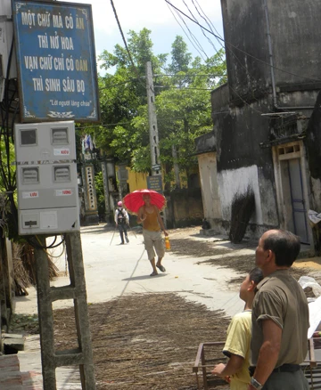 Tấm biển thơ độc đáo ở làng Chùa ảnh 2