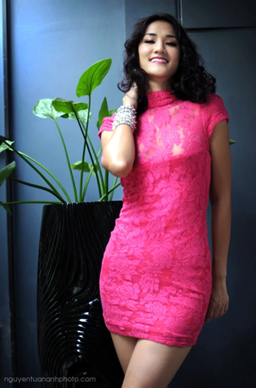 Maya cá tính với áo thun quần jean ảnh 6