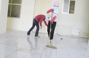 Nước chảy lênh láng ở tầng 8. Ảnh: T.VĂN Nước chảy lênh láng ở tầng 8. Ảnh: T.VĂN