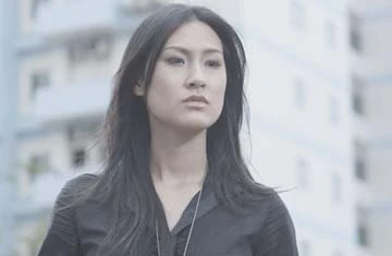 Kathy Uyên vào vai Tiffany, một nữ cảnh sát xinh đẹp dịu dàng trên đất Mỹ.