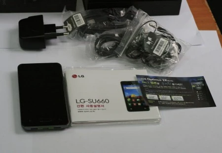 Mở hộp "siêu phẩm" LG Optimus 2X ở Việt Nam ảnh 2