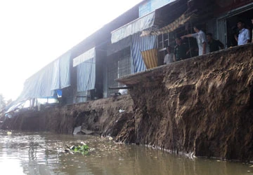 Miền Tây vào mùa sạt lở, đã có người chết ảnh 1 Miền Tây vào mùa sạt lở, đã có người chết ảnh 1