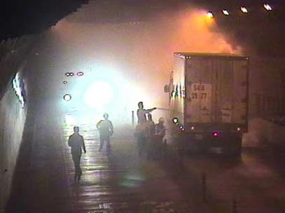 Đầu năm, xe cháy trong hầm Hải Vân ảnh 1