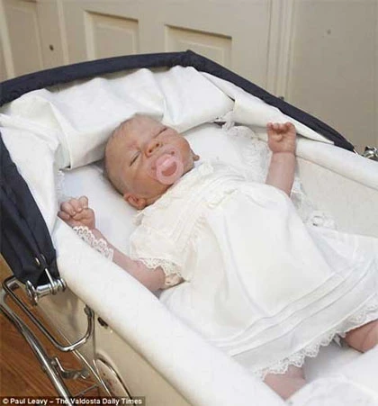 Tiết lộ quá trình làm ra búp bê y hệt người ảnh 1 Tiết lộ quá trình làm ra búp bê y hệt người ảnh 1