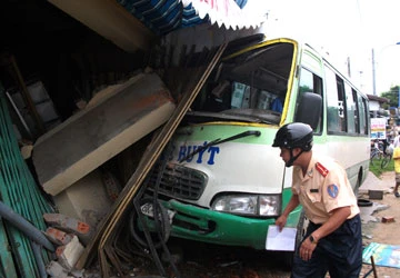 “Hung thần” xe buýt tung hoành ở Phú Yên ảnh 1