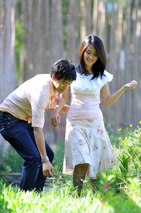 Phùng Ngọc Huy tình tứ bên Tú Vi ảnh 10