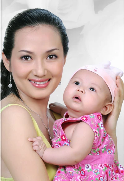 MC Phương Thảo khoe con gái yêu ảnh 1 MC Phương Thảo khoe con gái yêu ảnh 1